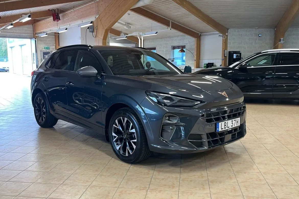 Vehicle image 16