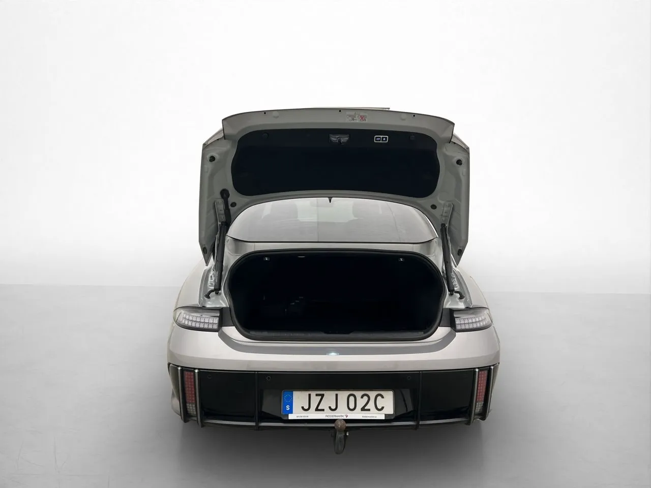 Vehicle image 32