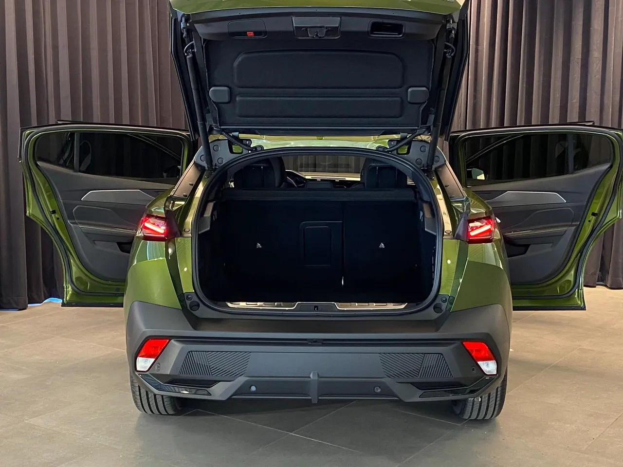 Vehicle image 25