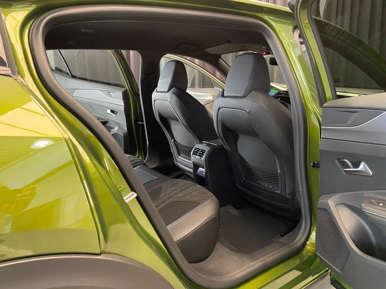 Vehicle image 30