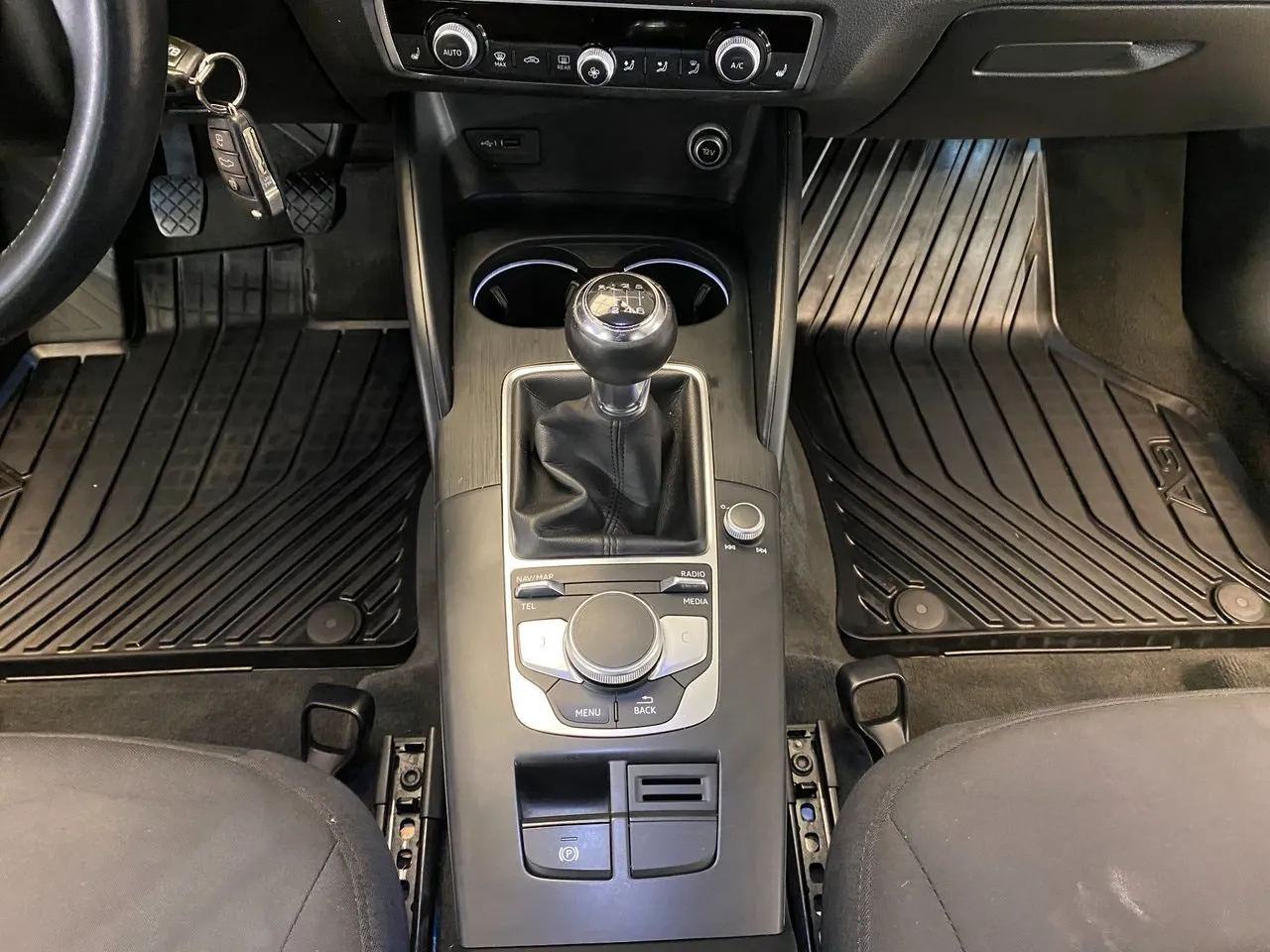 Vehicle image 35