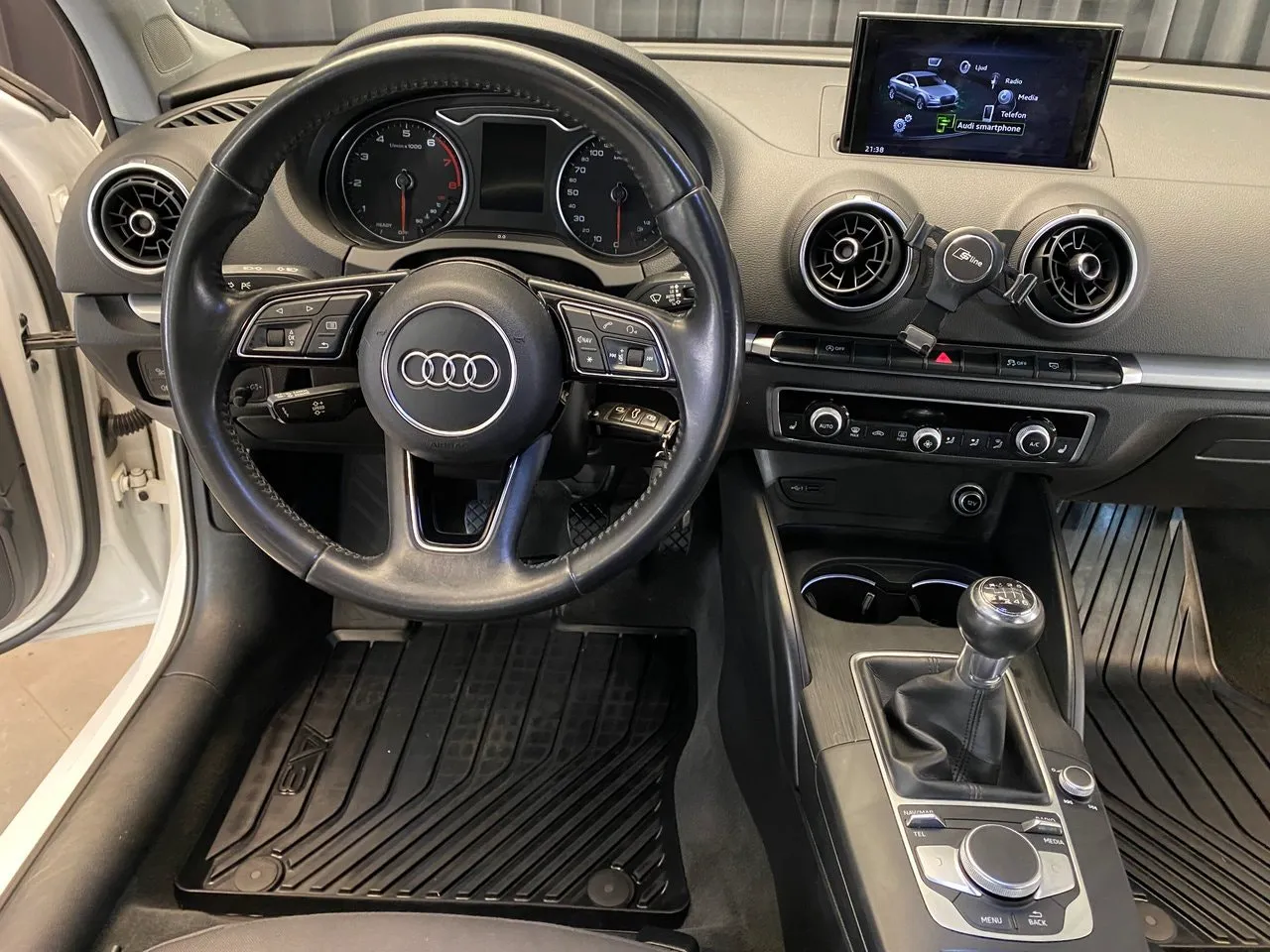 Vehicle image 33