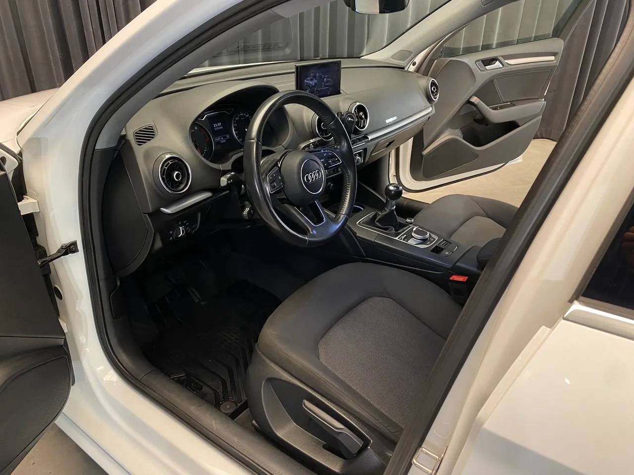 Vehicle image 21