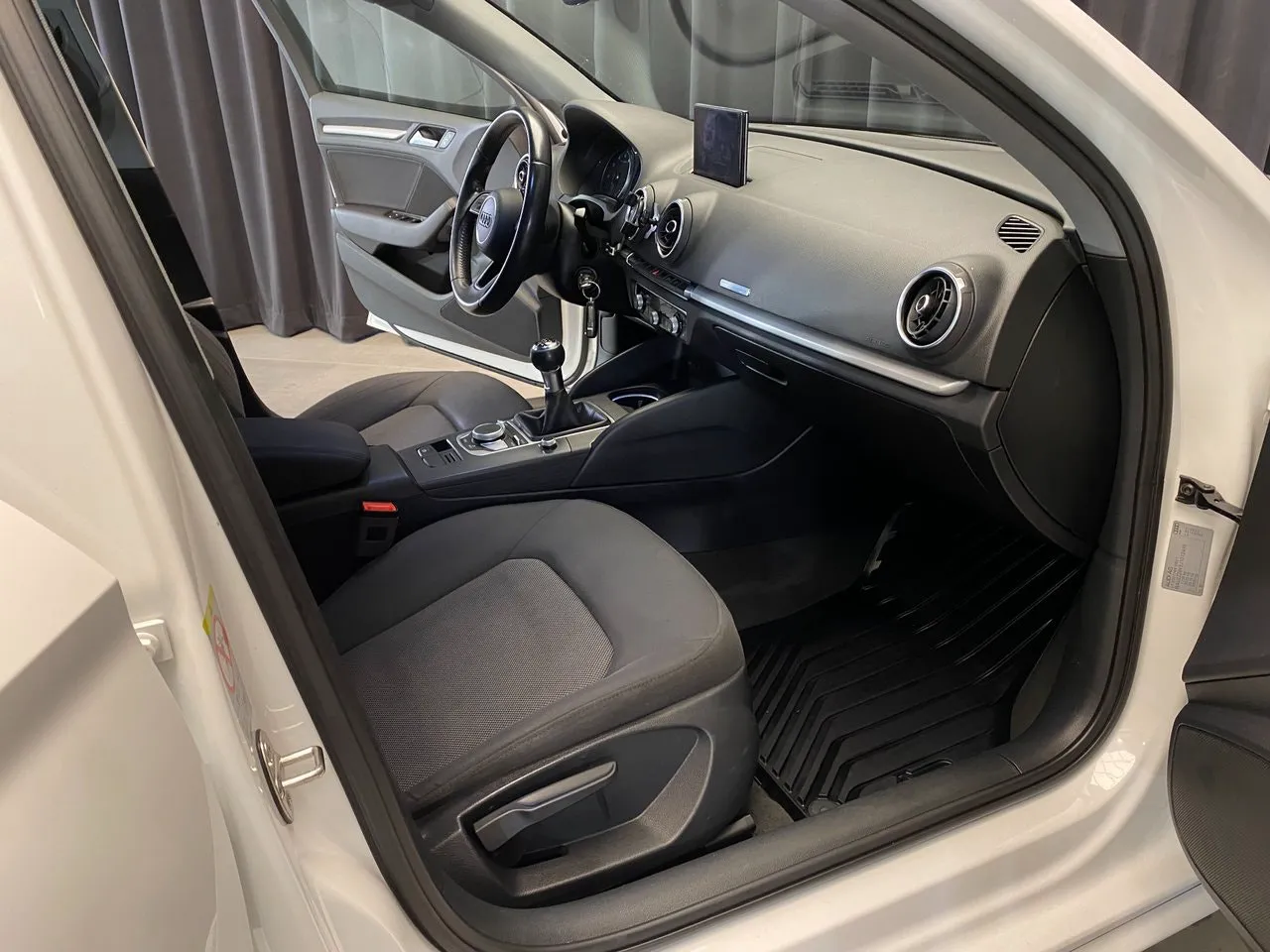 Vehicle image 30
