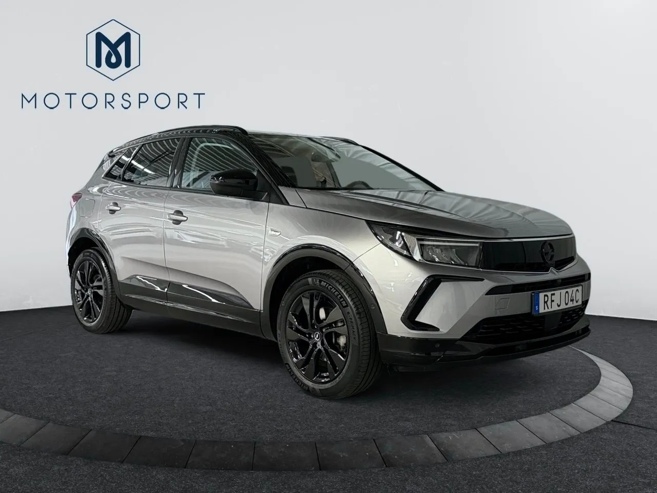Vehicle image 6