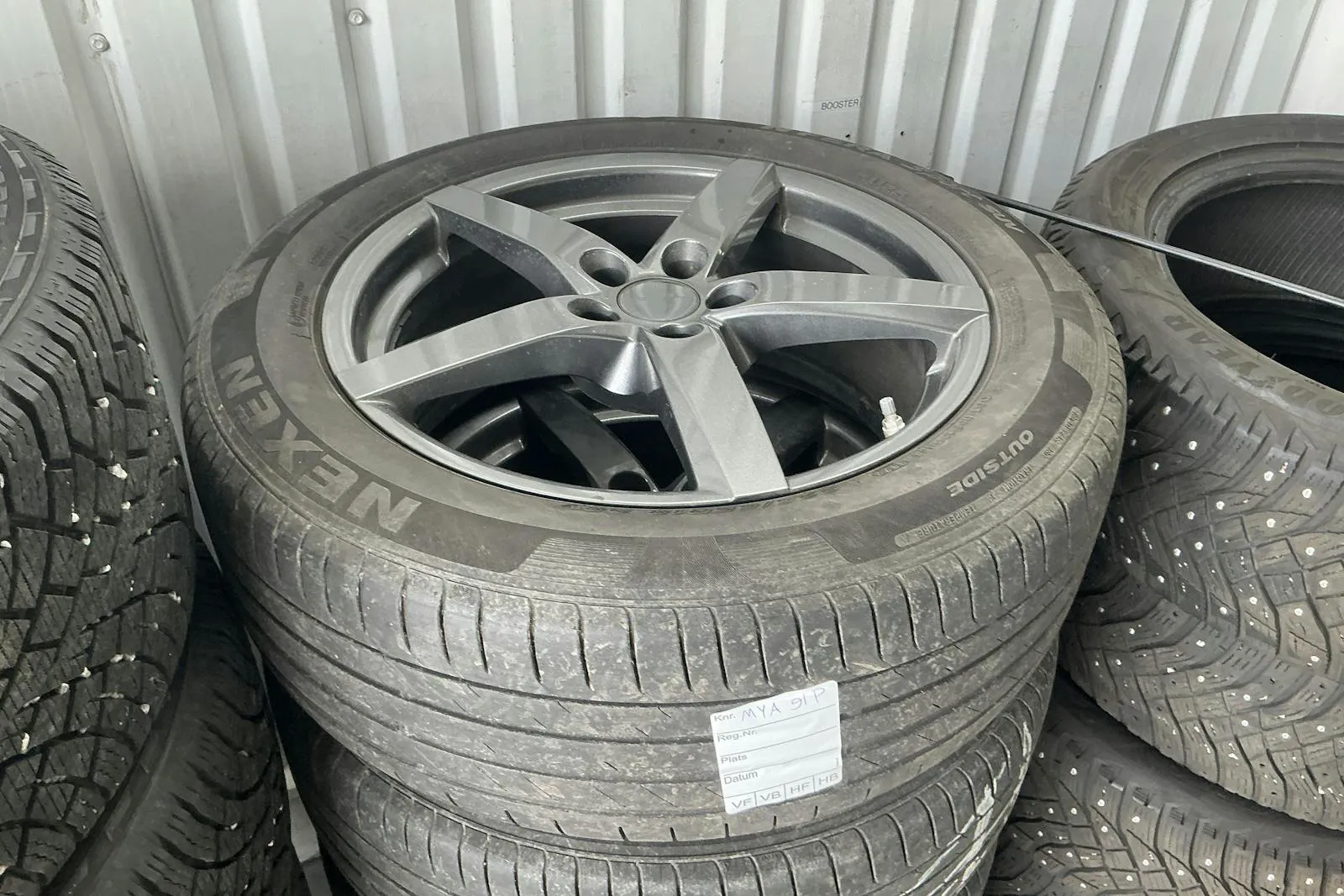 Vehicle image 13