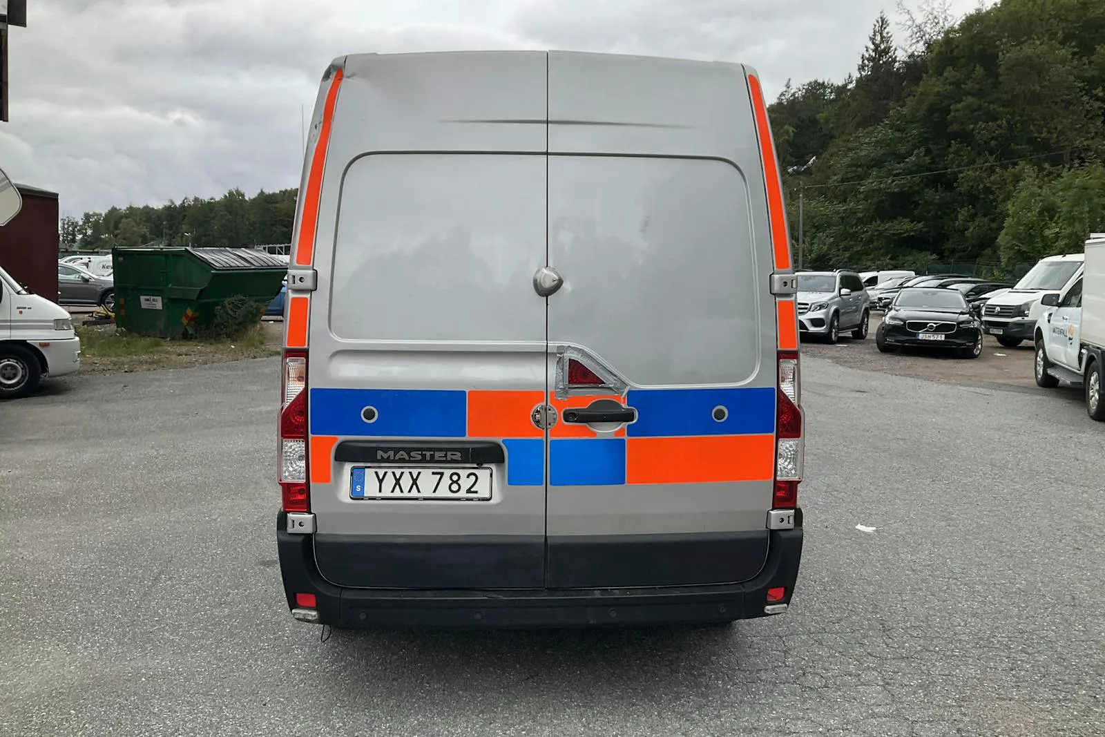 Vehicle image 4