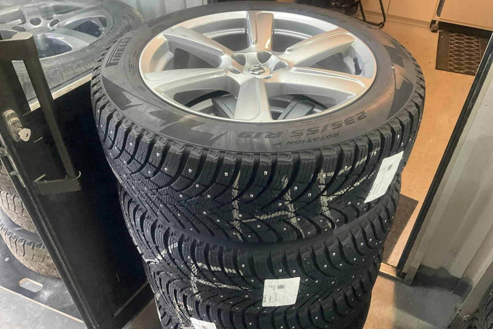 Vehicle image 19