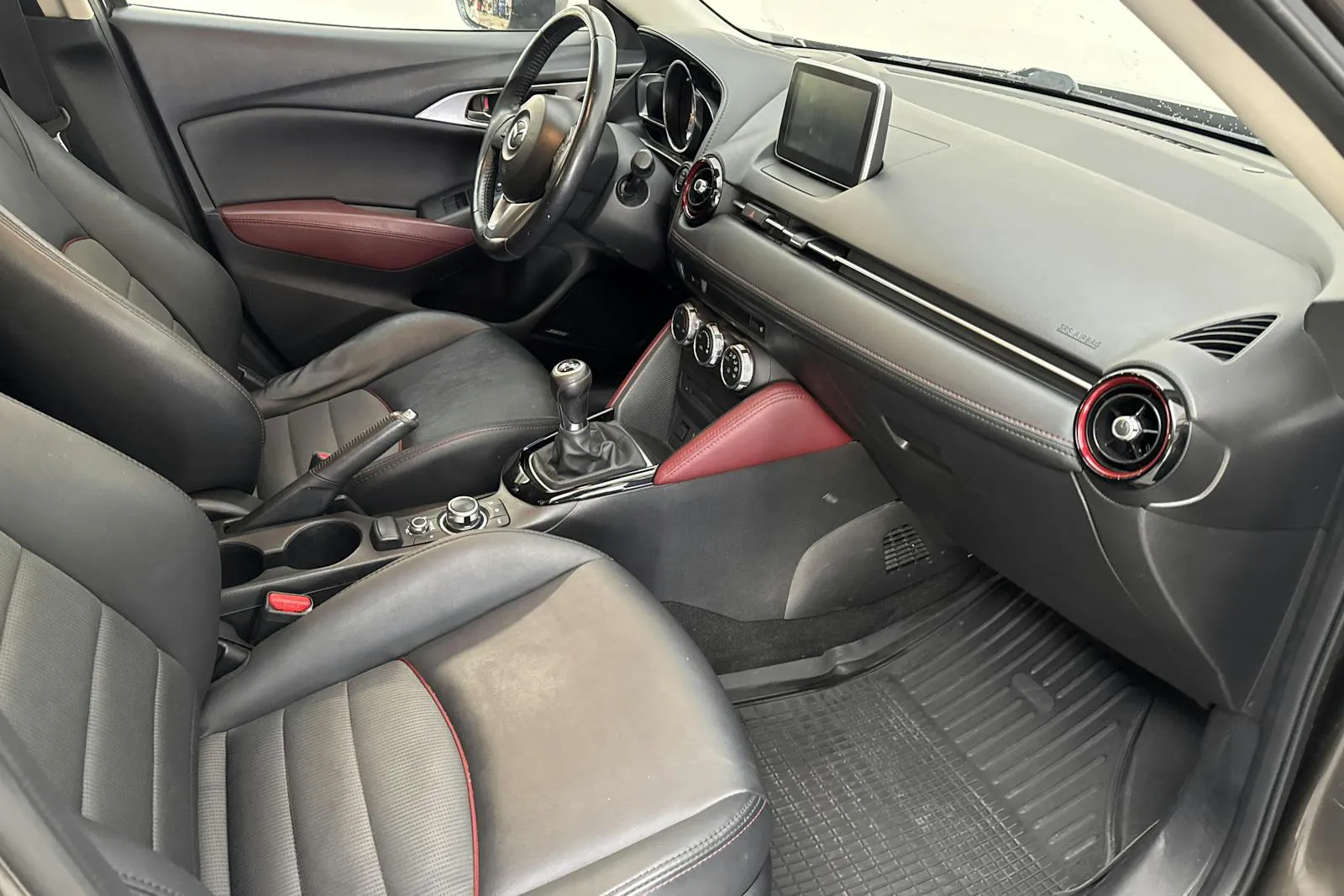 Vehicle image 6