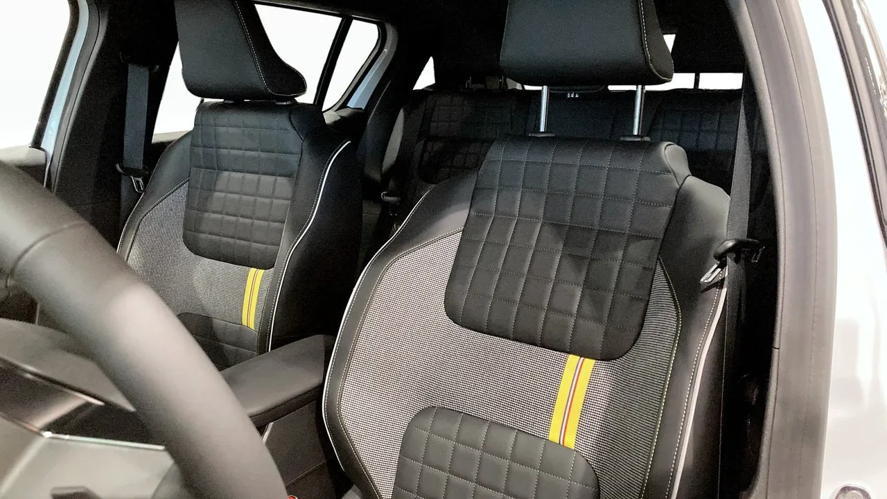Vehicle image 18