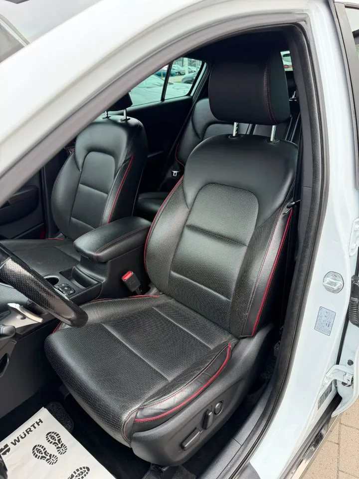 Vehicle image 22