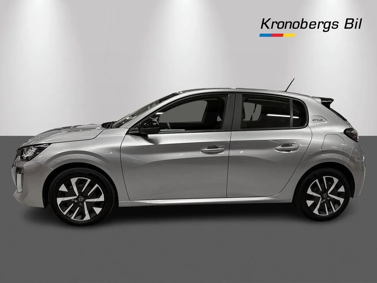 Vehicle image 3