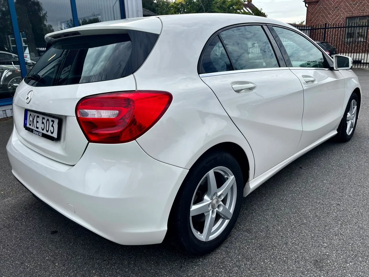 Vehicle image 5