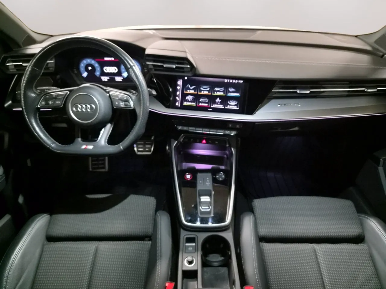 Vehicle image 14