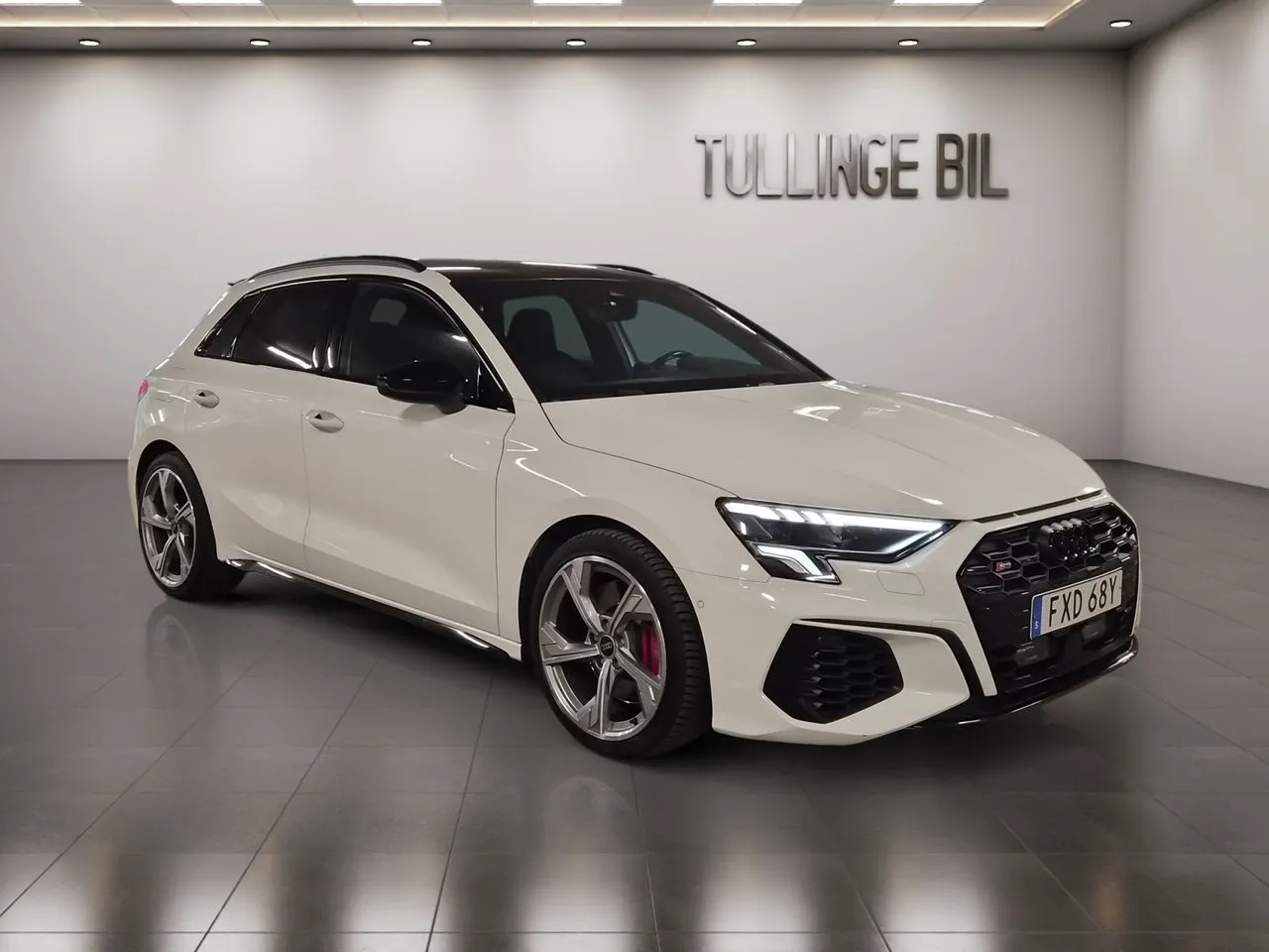 Vehicle image 6