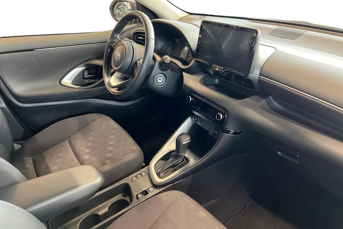 Vehicle image 6