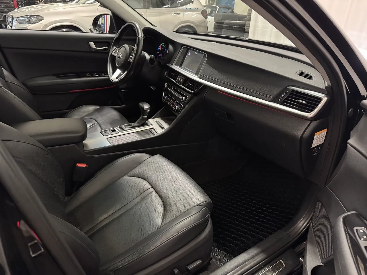 Vehicle image 16