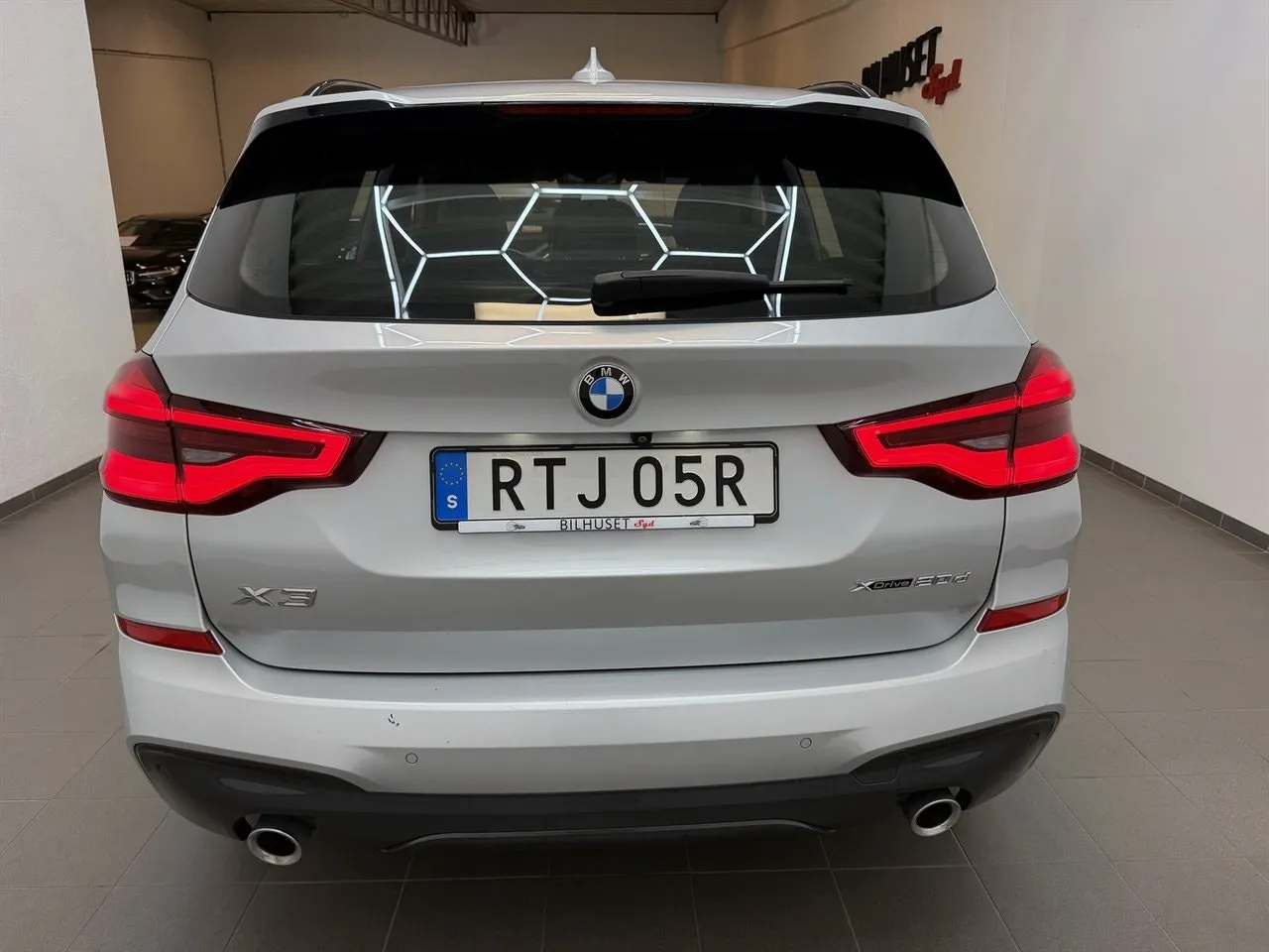 Vehicle image 7