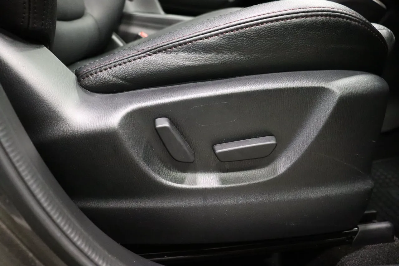 Vehicle image 28