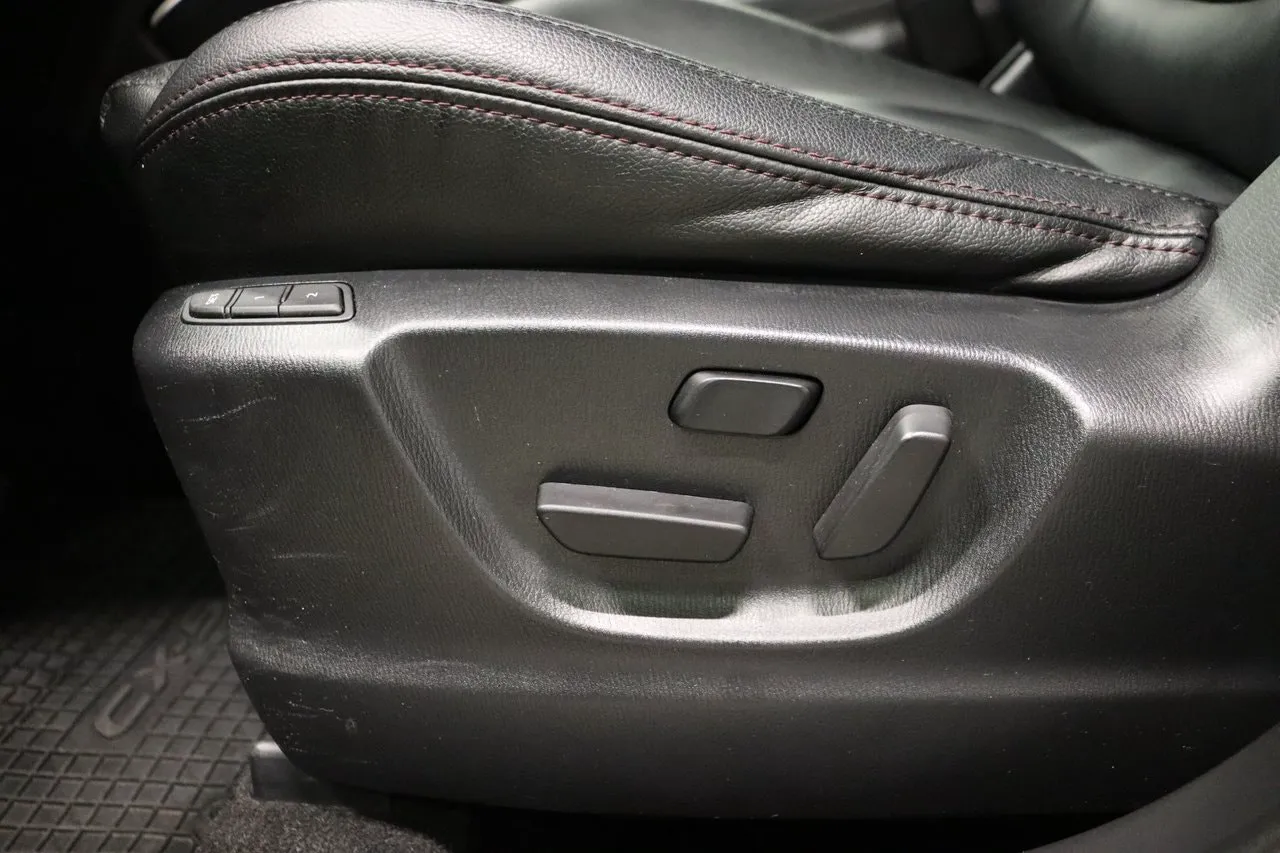 Vehicle image 26