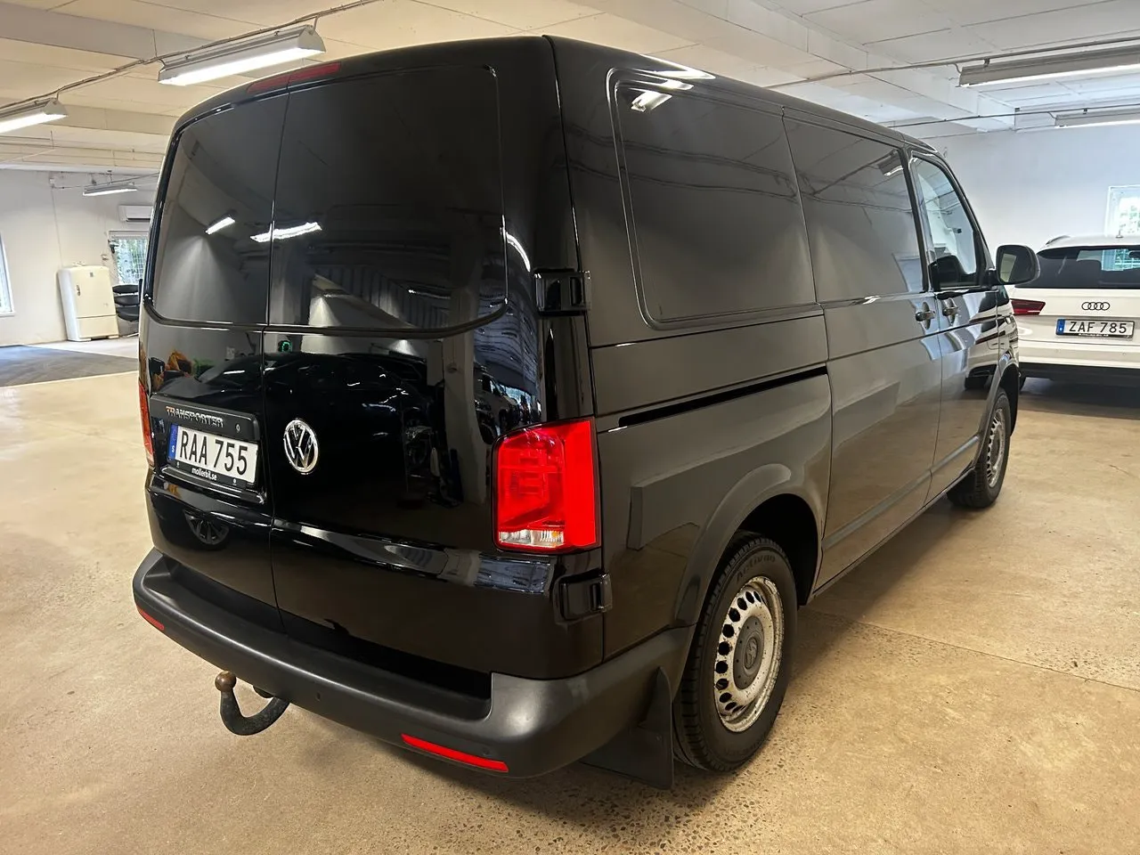 Vehicle image 6