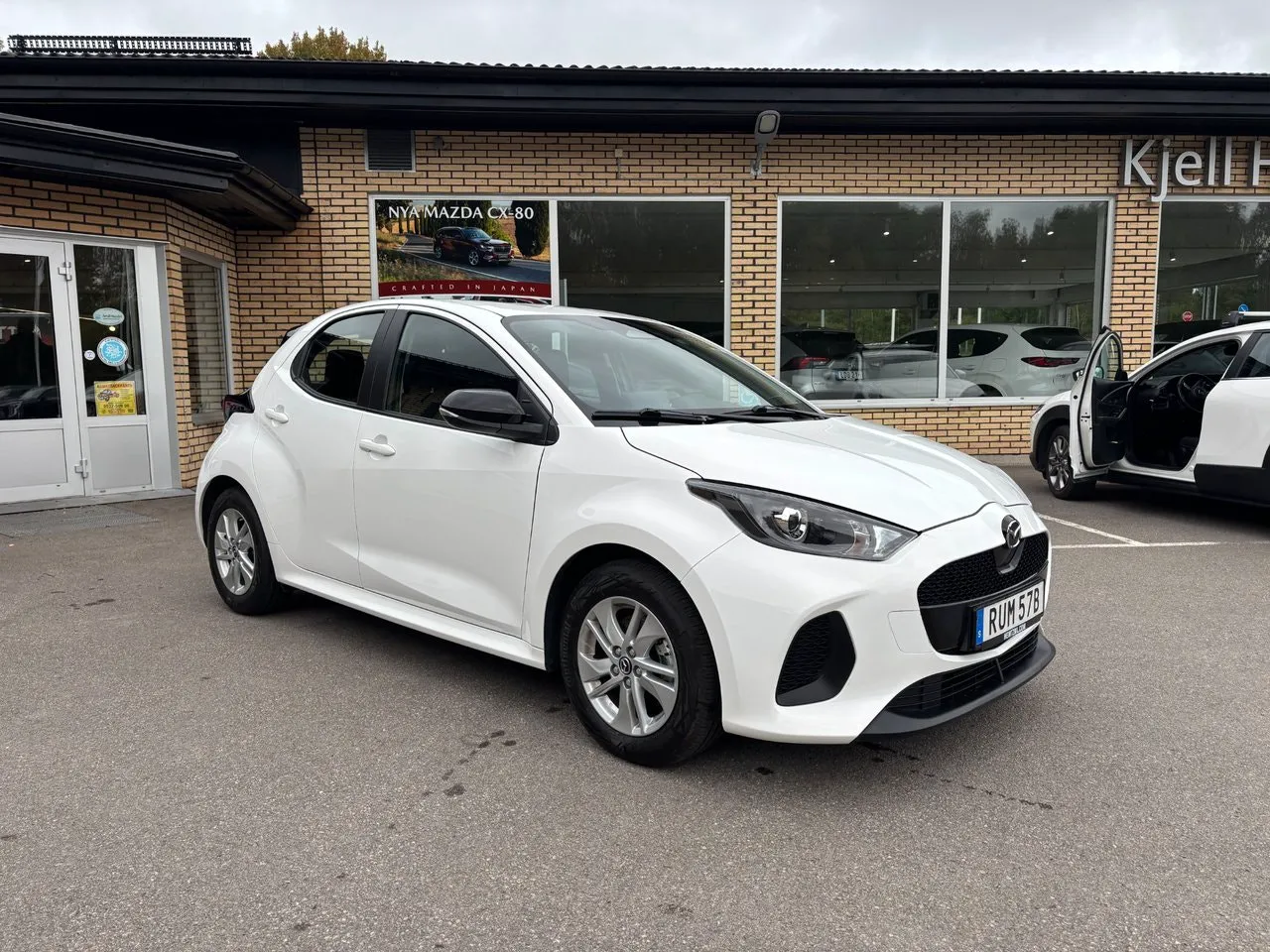 Vehicle image 6