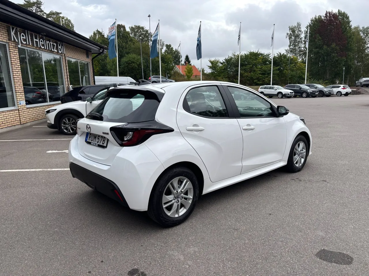 Vehicle image 4