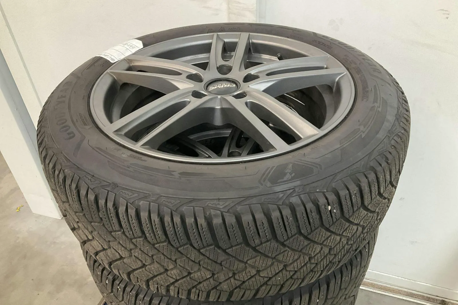 Vehicle image 15