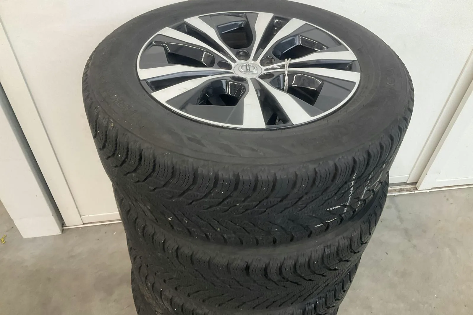 Vehicle image 15