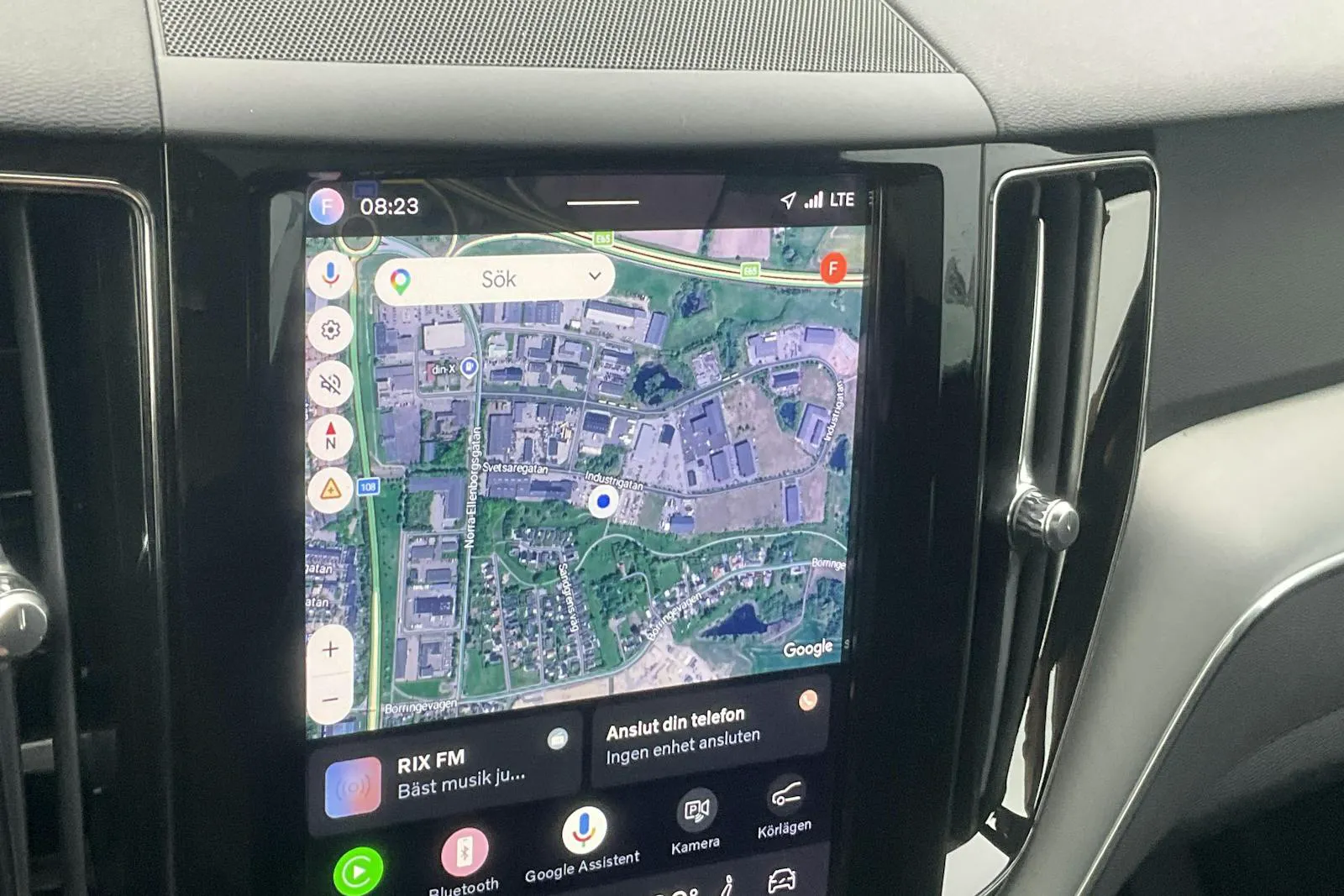 Vehicle image 10
