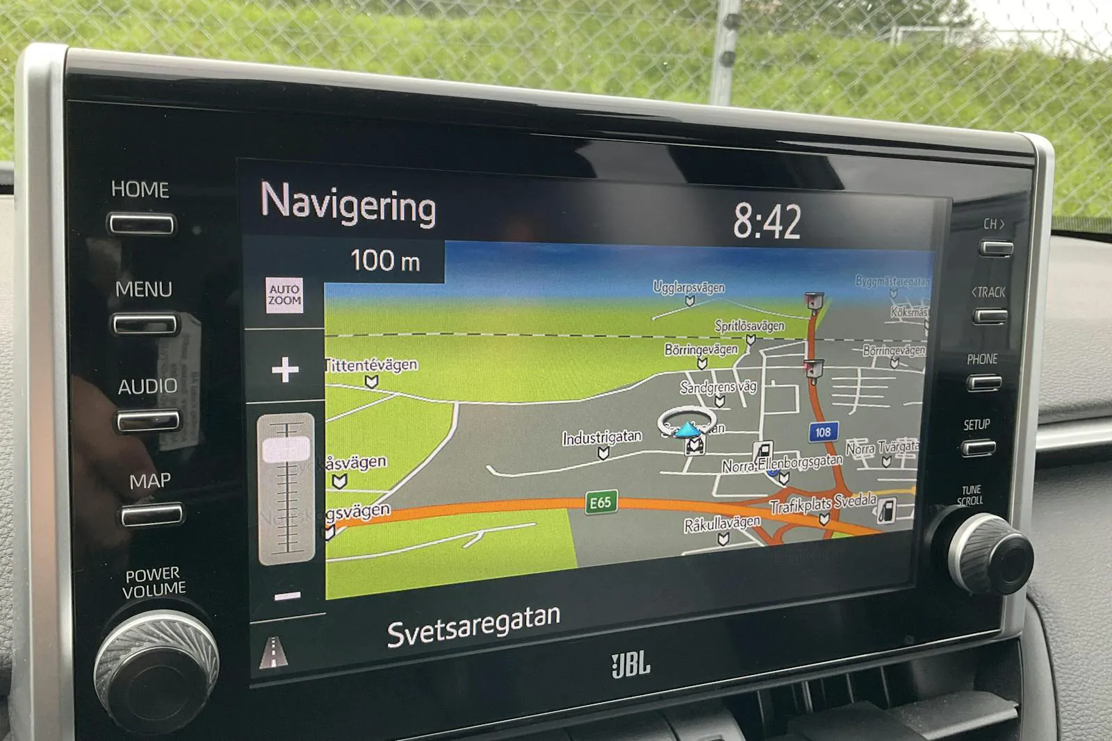 Vehicle image 10