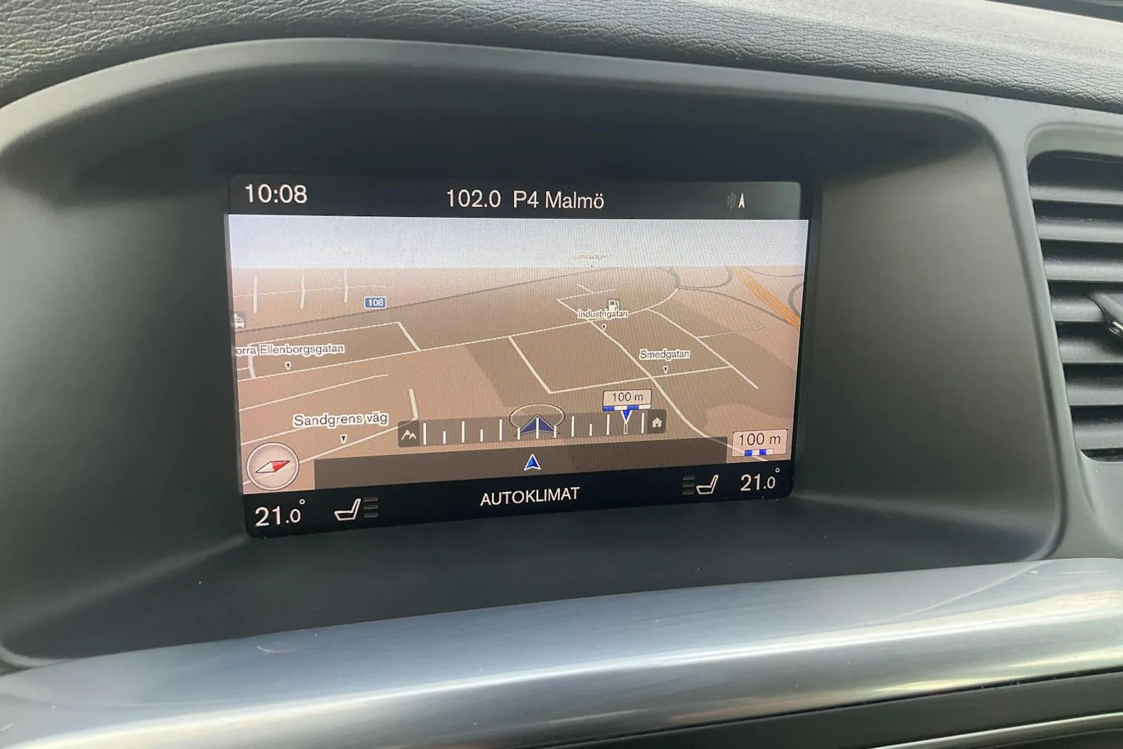 Vehicle image 10