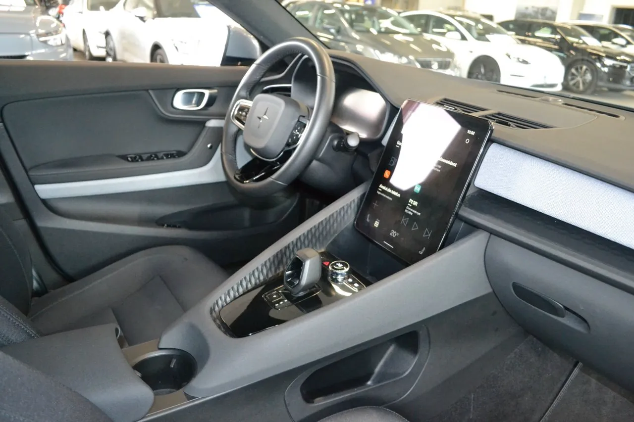 Vehicle image 9