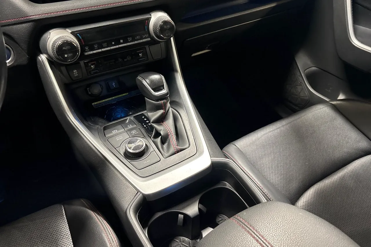 Vehicle image 14