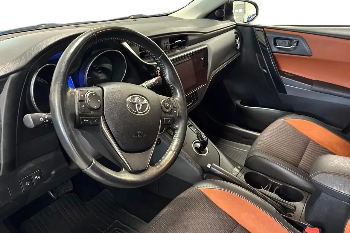Vehicle image 8