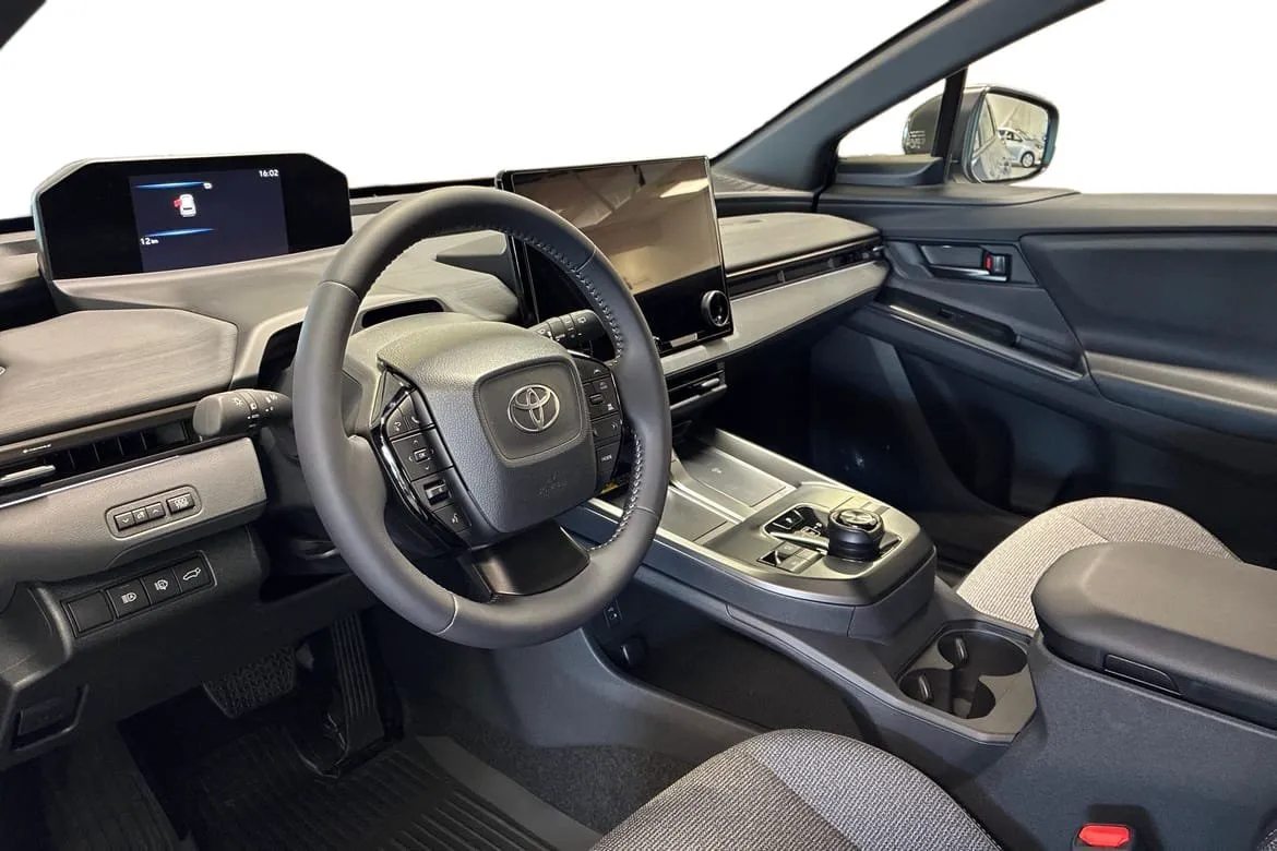 Vehicle image 7