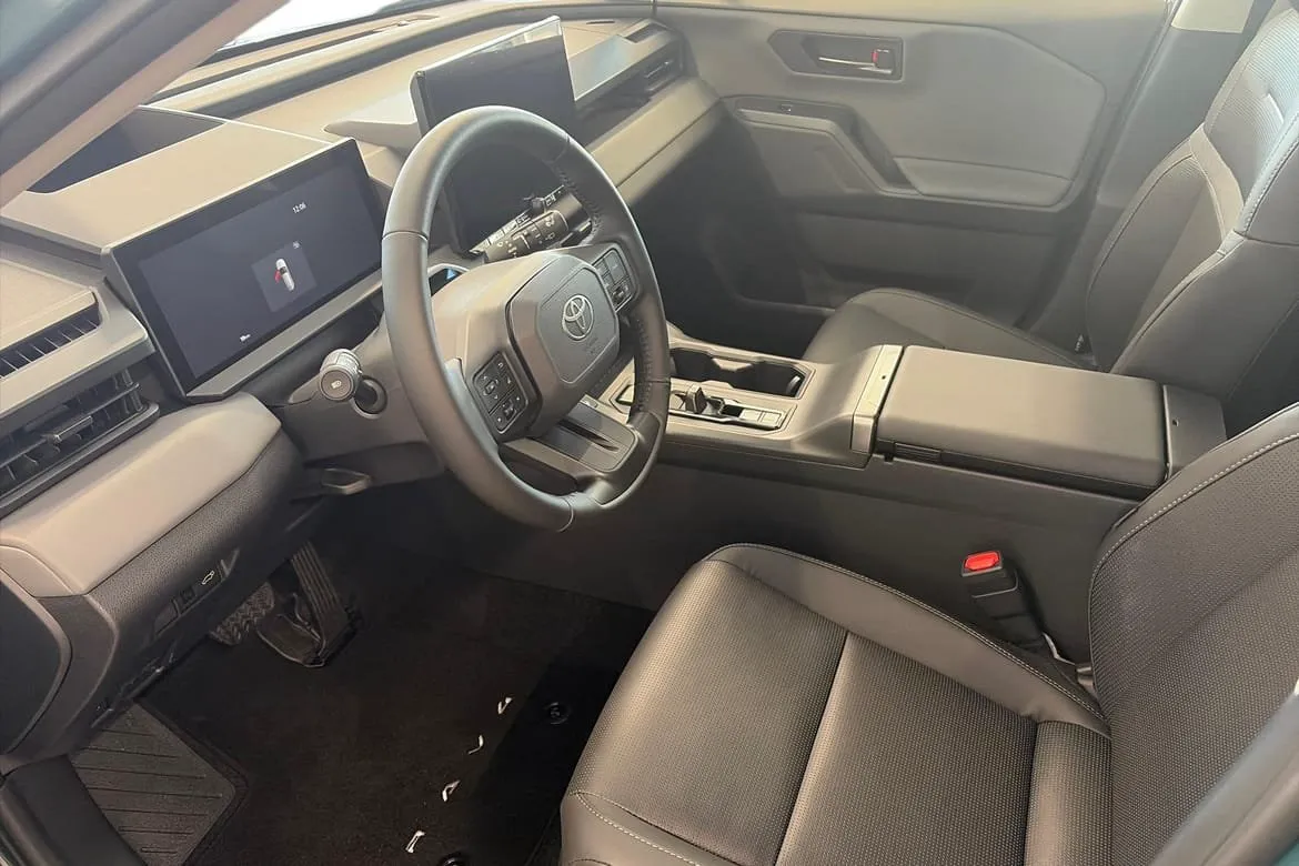 Vehicle image 5