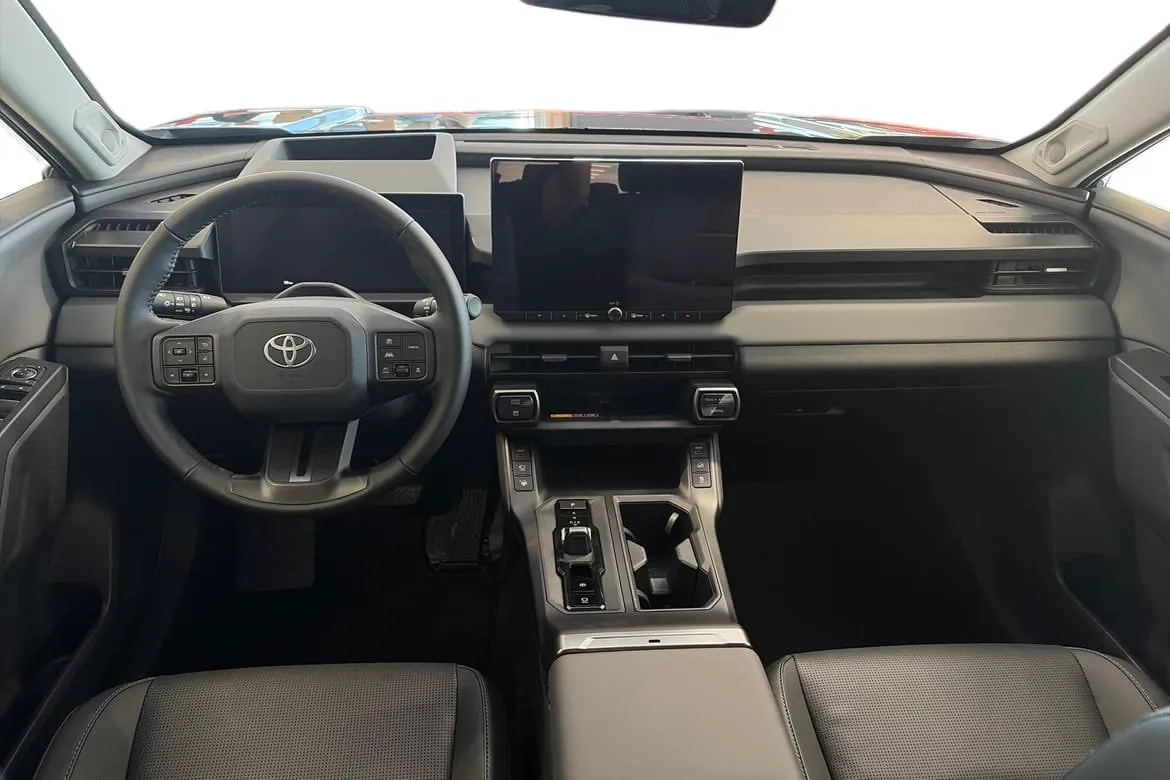 Vehicle image 6