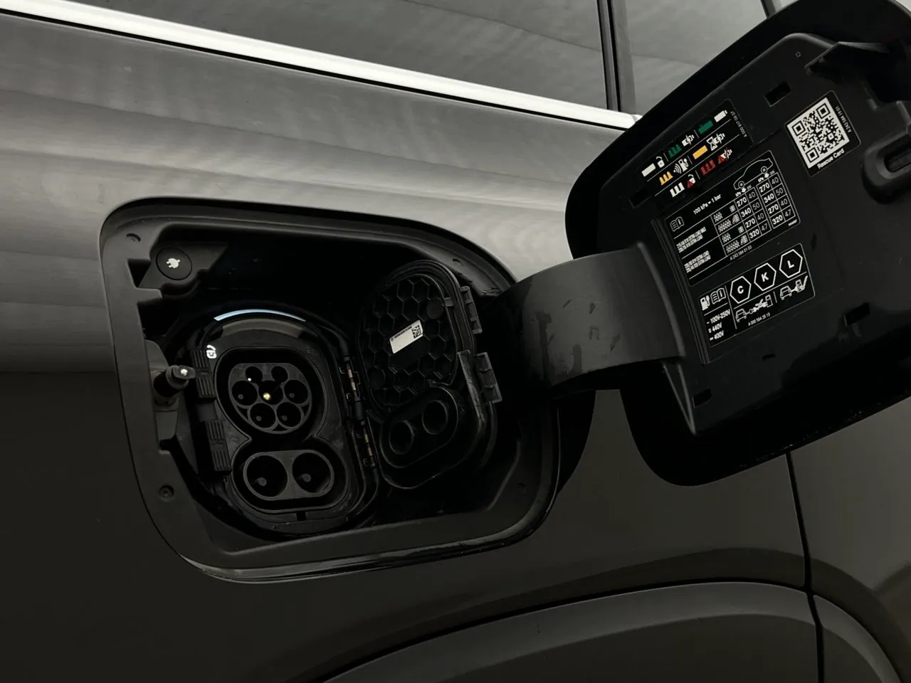 Vehicle image 32