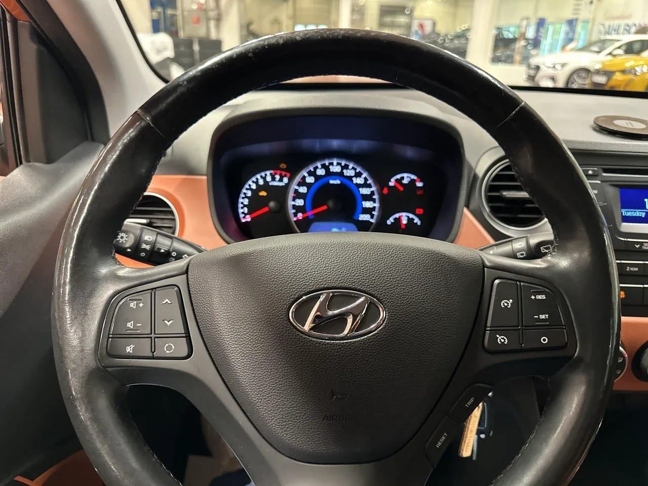 Vehicle image 13