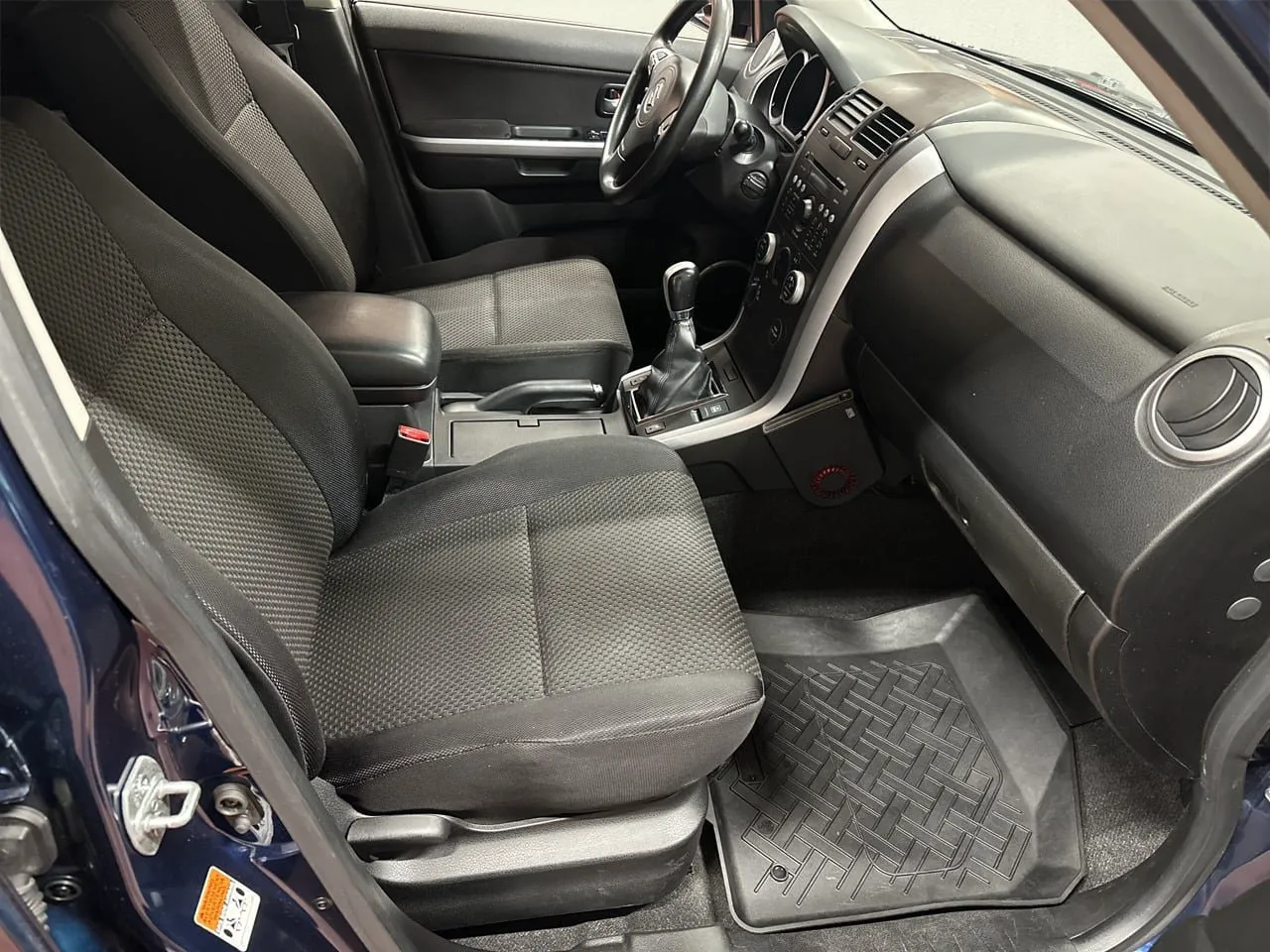 Vehicle image 10