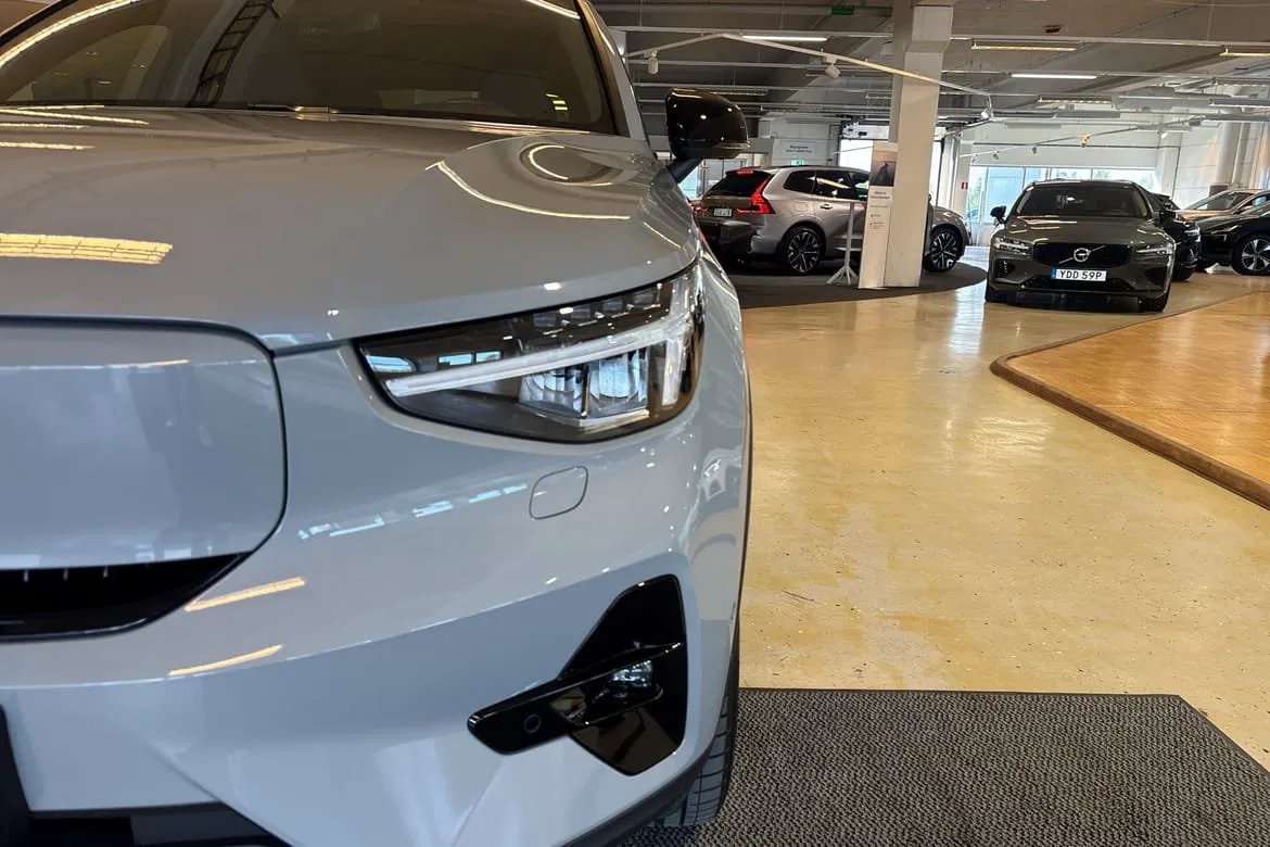 Vehicle image 14