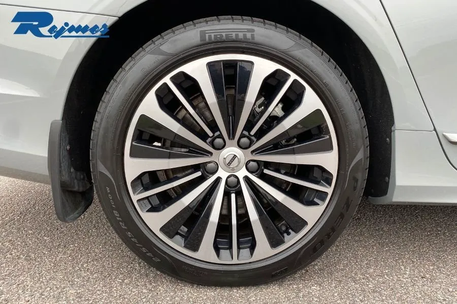 Vehicle image 16