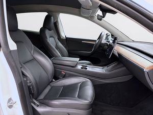 Tesla Model Y bild 16