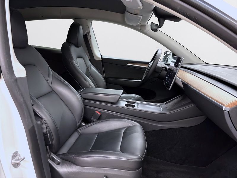 Tesla Model Y bild 16