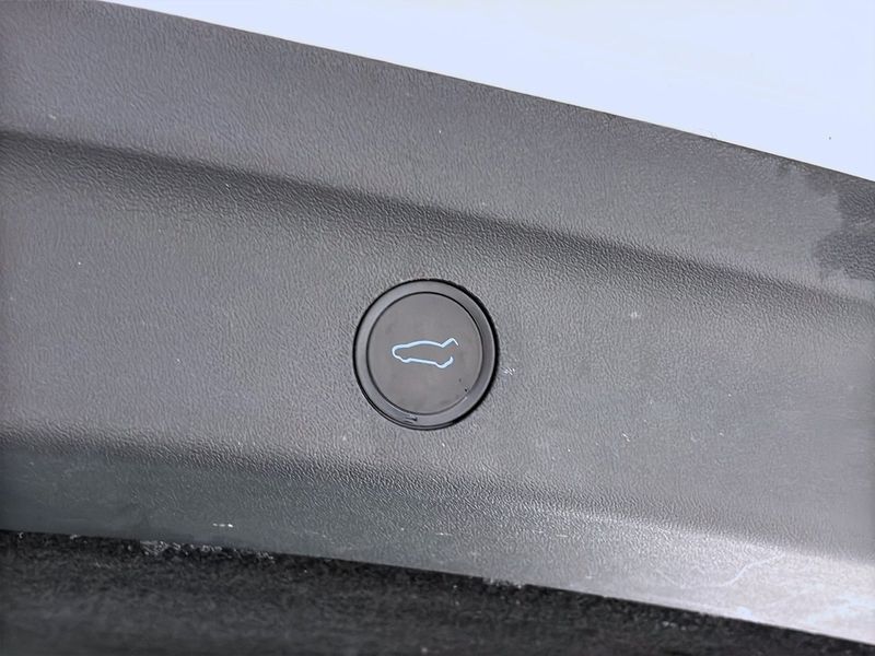Tesla Model Y bild 10
