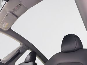 Tesla Model Y bild 17