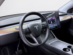 Tesla Model Y bild 13