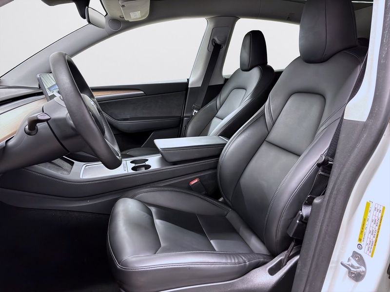 Tesla Model Y bild 12