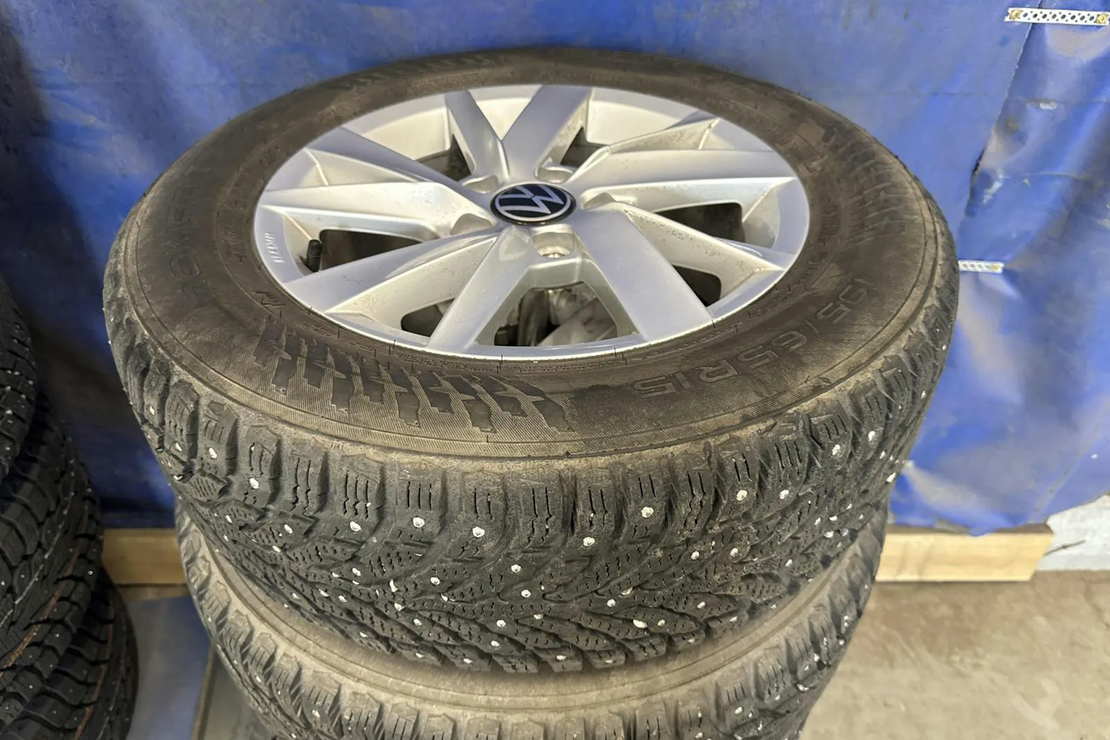 Vehicle image 15